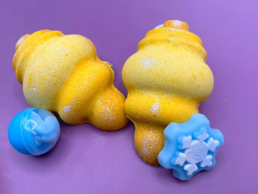 Ornament Kids Bath Bomb with Snowflake Squishy Toy Inside