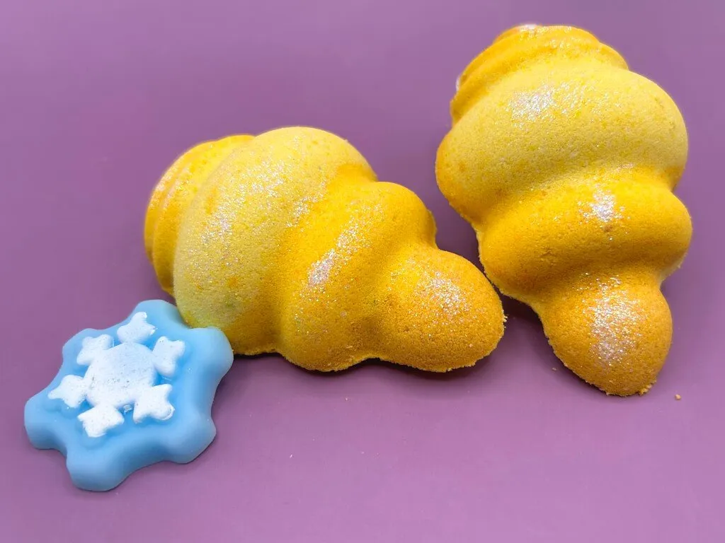 Ornament Kids Bath Bomb with Snowflake Squishy Toy Inside