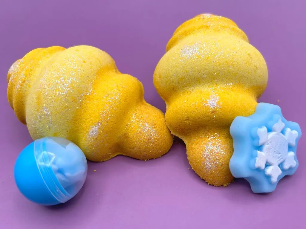 Ornament Kids Bath Bomb with Snowflake Squishy Toy Inside