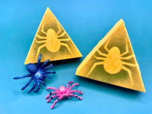 Spooky Spider Kids Bath Bomb with Spider Toys Inside