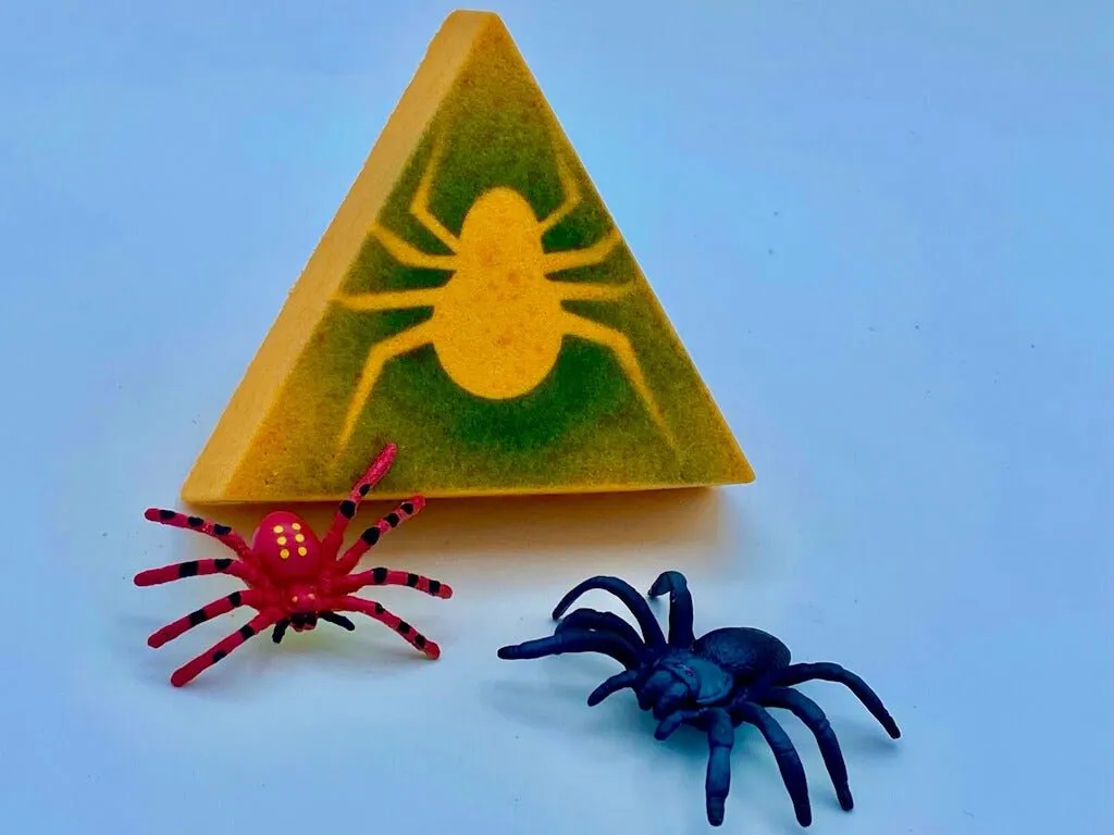 Spooky Spider Kids Bath Bomb with Spider Toys Inside